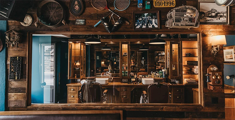 O’Cunha, a famosa barbearia-bar das Taipas, faz três anos com festa rija