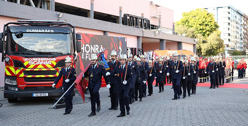 Bombeiros de Guimarães inauguram ambulância e veículo urbano de combate a incêndios